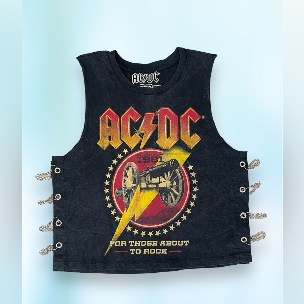 NEW AC/DC WASHED TEE WITH SIDE CHAIN - Picture 2 of 11